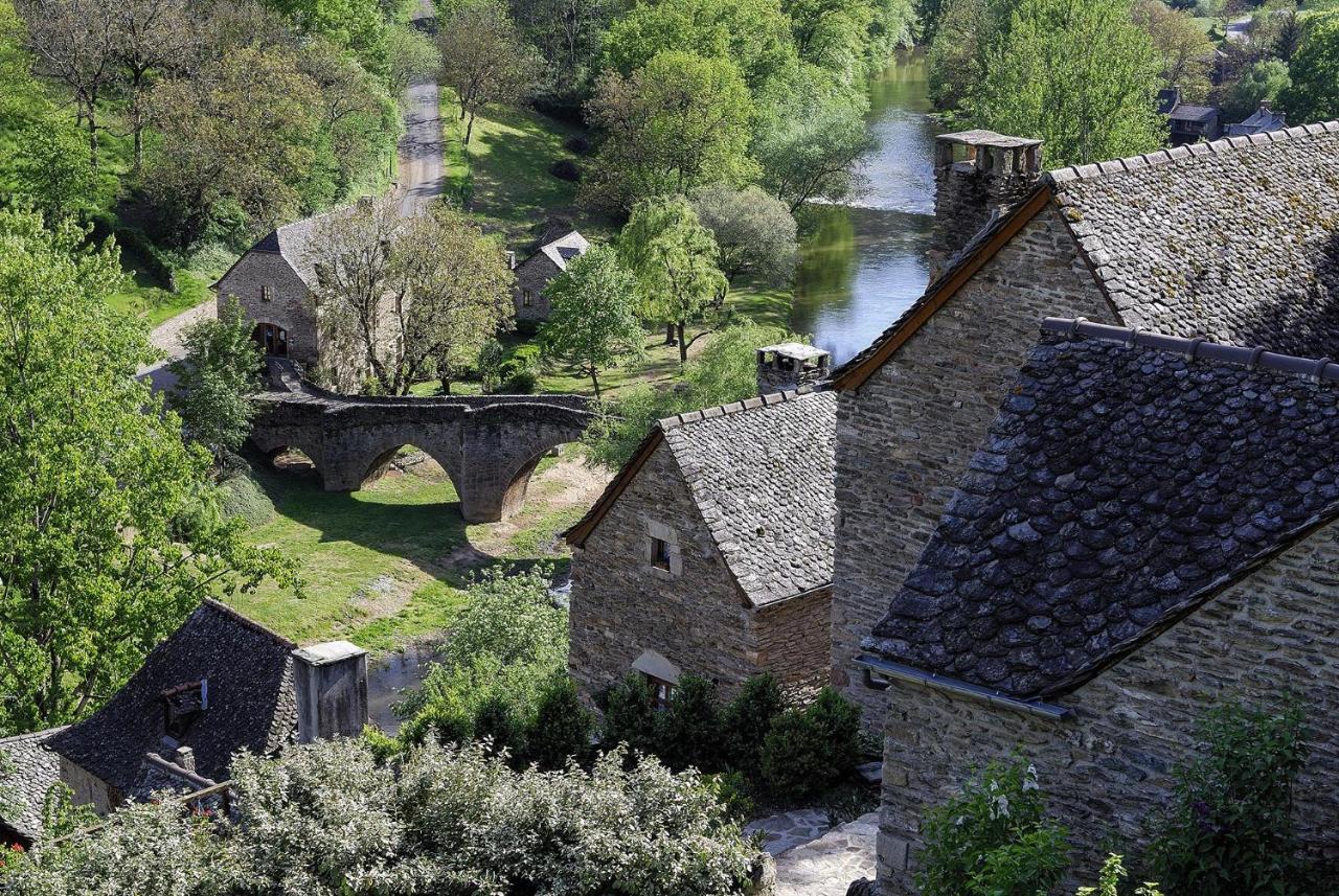 Gite De La Cascade Salles-la-Source Bagian luar foto